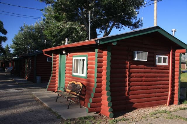 Queen Cabin - Pet Friendly