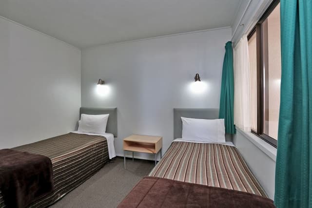 2 Bedroom Family Unit Upstairs - Ocean View