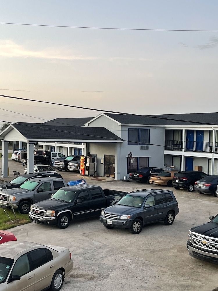 Americas Best Value Inn & Suites - Kinder0