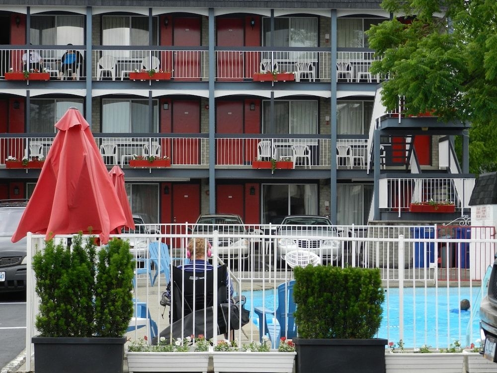 Kings Inn Near the Falls3