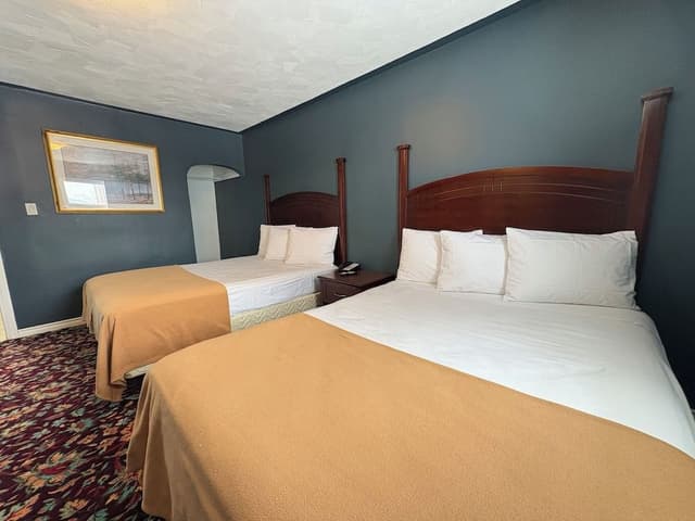 Room, 2 Queen Beds, Non Smoking