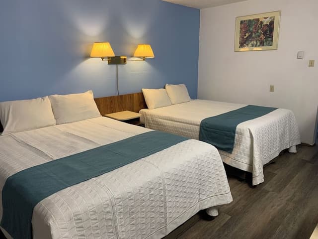Economy Studio, 2 Queen Beds