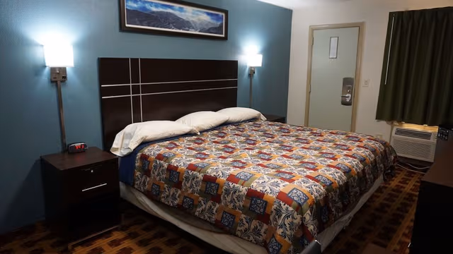 Room, 1 King Bed, Non Smoking