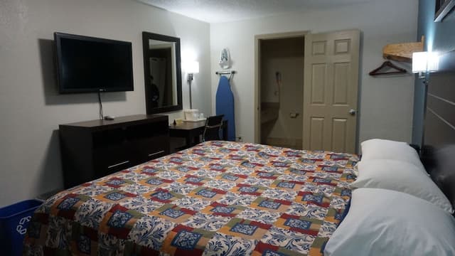 Room, 1 King Bed, Non Smoking