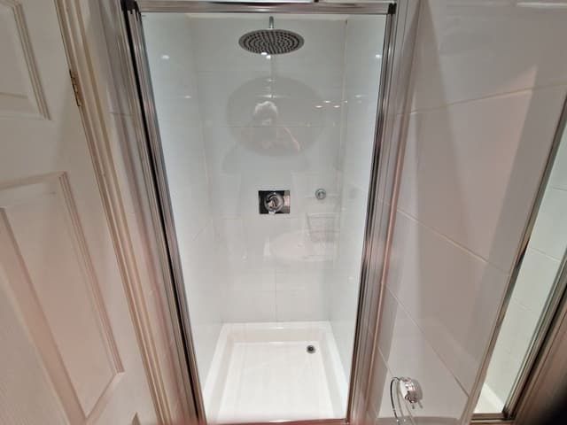 Room (King Size En-suite Room)