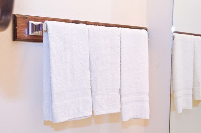 Business 2 Room Suite, 1 King Bed, Refrigerator & Microwave, Poolside