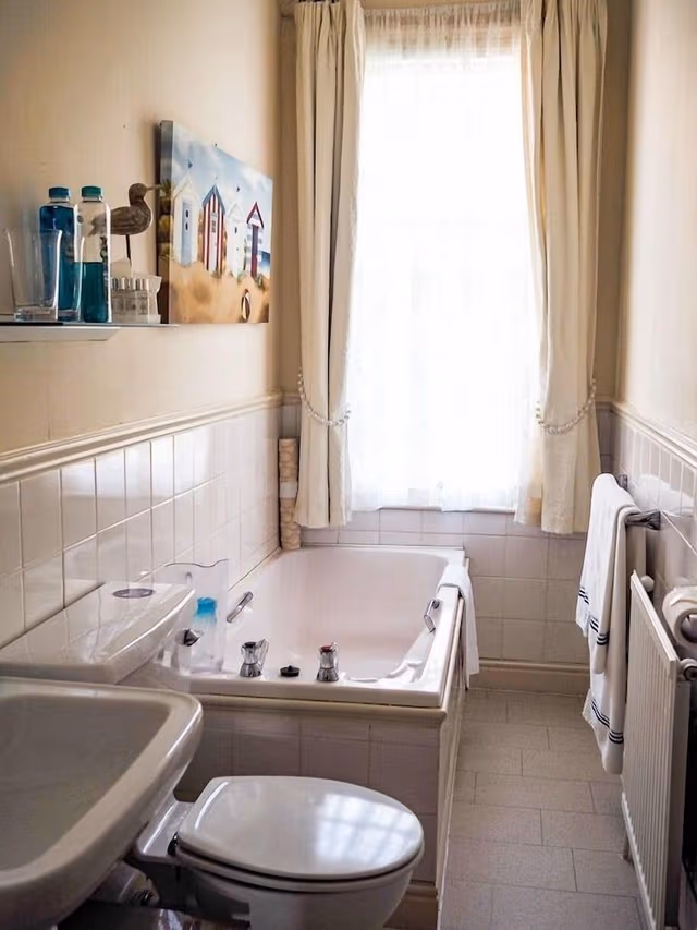 Double Room, Ensuite (Room 3 Double with Bath)