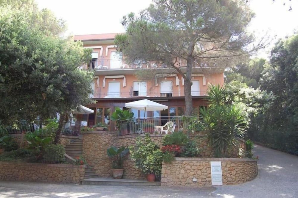 Hotel Rosa Del Tirreno0