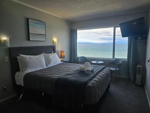 Queen Room with Lake View