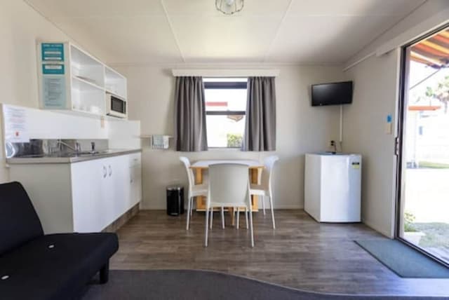 Kitchen Cabin (No Linen Supplied)