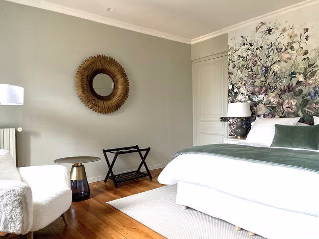 Deluxe Room (Charlotte)