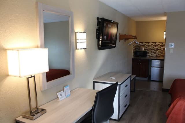 Superior Room, 1 Queen Bed Efficiency, Non Smoking