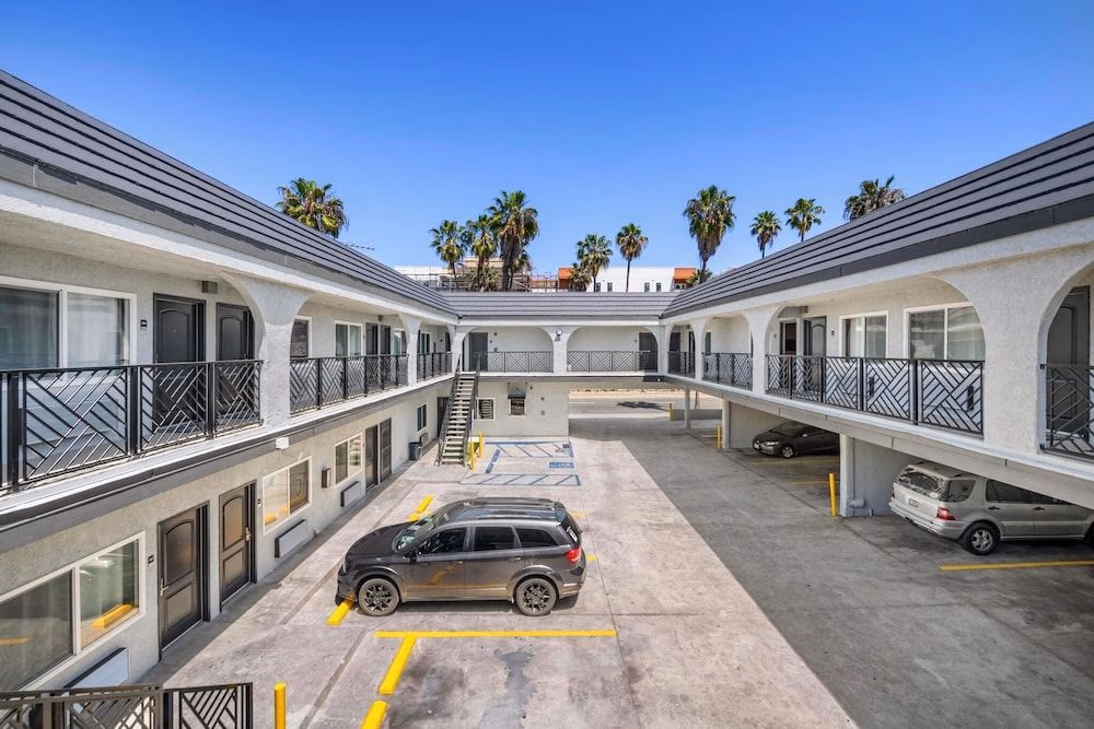 Hyland Inn Long Beach3