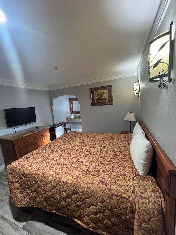 Amber Motel4