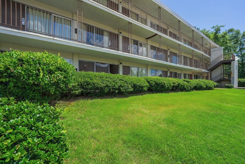 Budgetel Inn and Suites Cartersville3