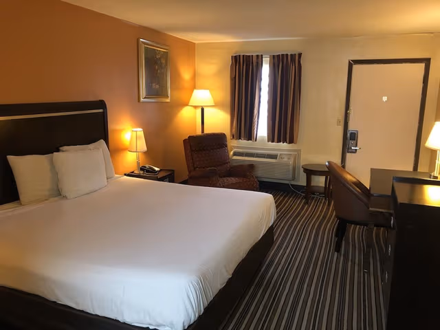 Standard Room, 1 King Bed, Smoking