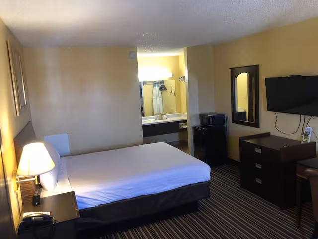 Standard Room, 1 Queen Bed, Non Smoking