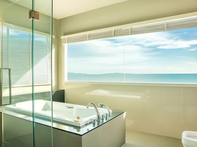 South Wing Suite High Floor