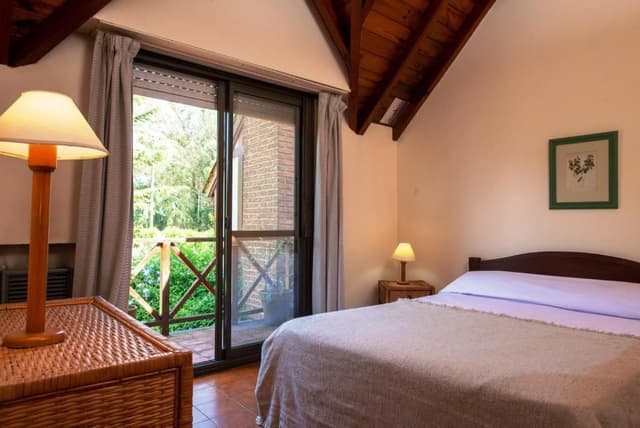 Bungalow (6 Adults)