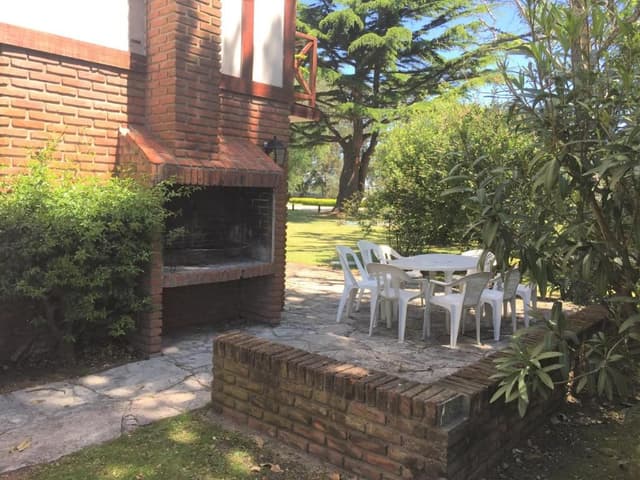 Bungalow (6 Adults)