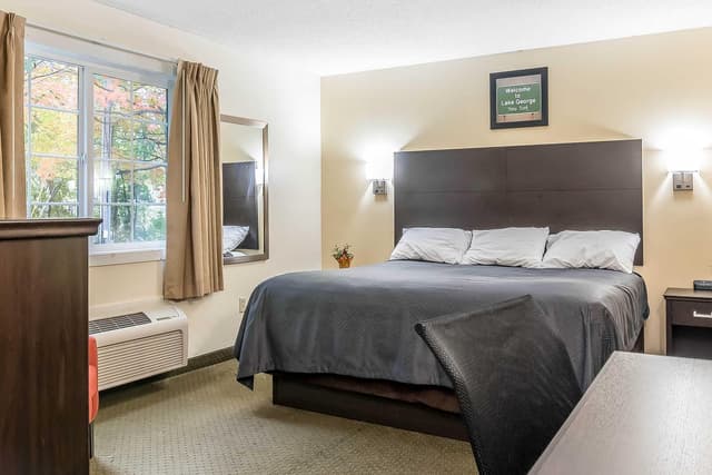 1 King Bed Non-Smoking