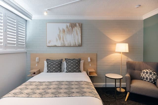 Queen Deluxe Room