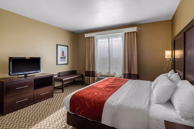 Suite, 1 King Bed with Sofa bed, Non Smoking, Jetted Tub