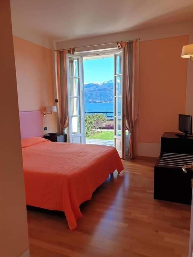 Suite, Lake View