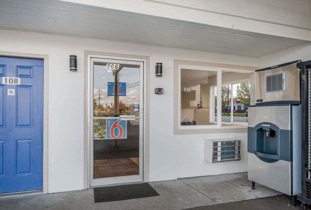 Sterling Motor Inn1