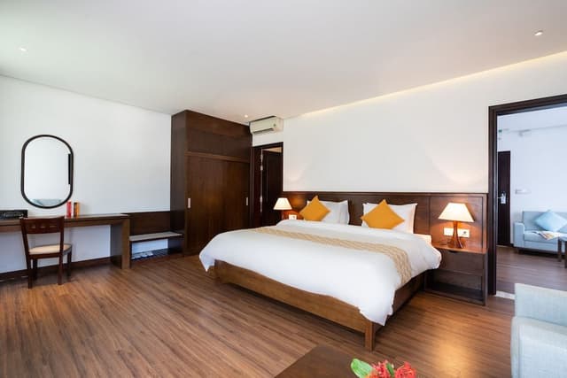 Suite, Sea View