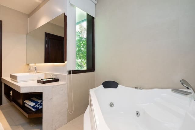 Suite, Sea View