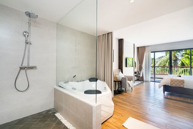 Suite, Sea View