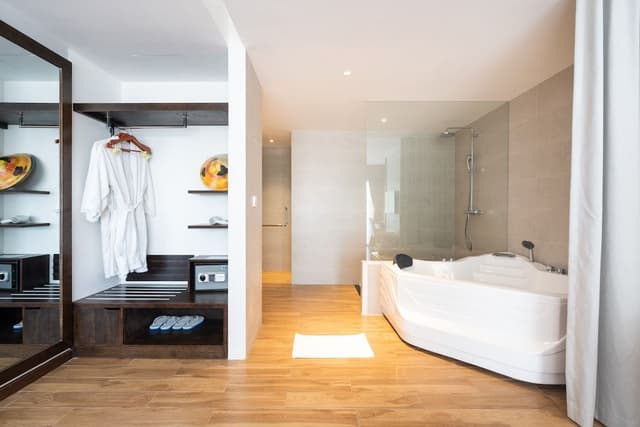 Suite, Sea View