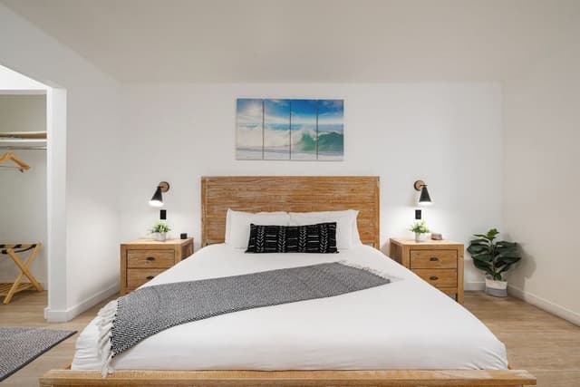 Standard Room, 1 King Bed, Non Smoking, Ocean View