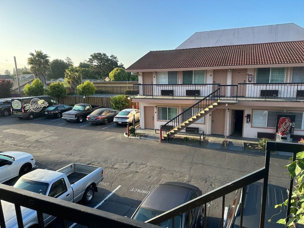 Morgan Hill Inn2