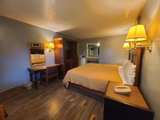 Standard Room, 1 King Bed, Smoking