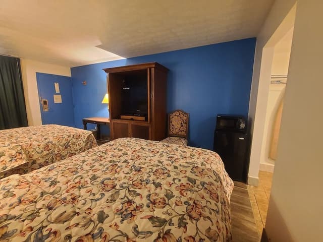 Double Room, 2 Queen Beds, Non Smoking