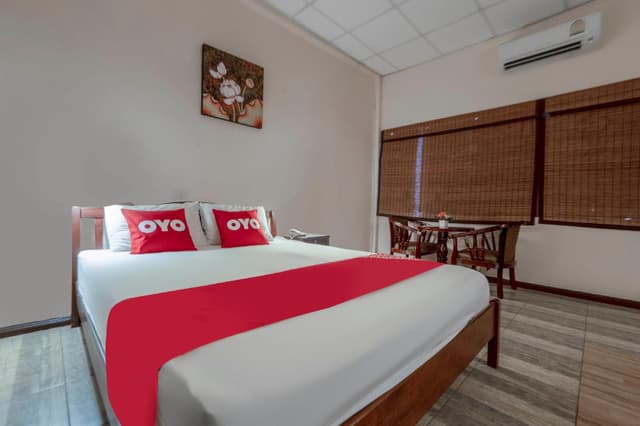Private Double Room with Shared Bathroom