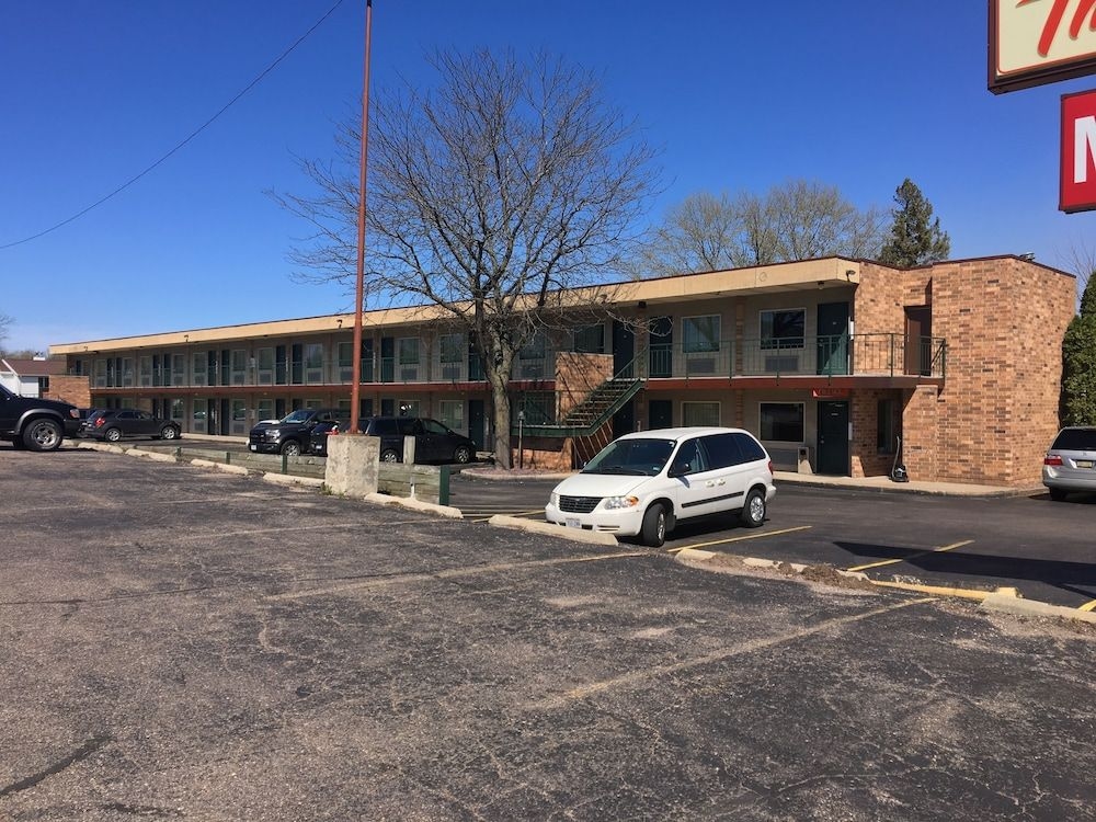 Thunderbird Motor Inn1