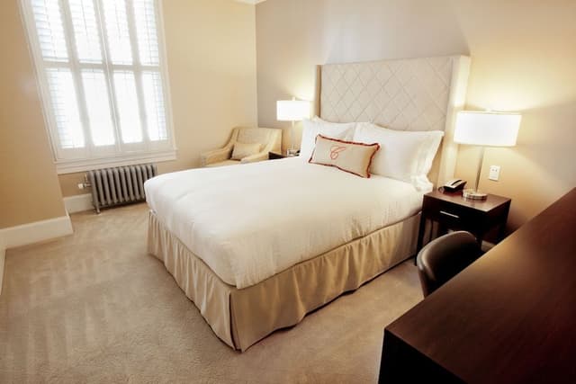 Deluxe Room, 1 King Bed, Private Bathroom, Corner