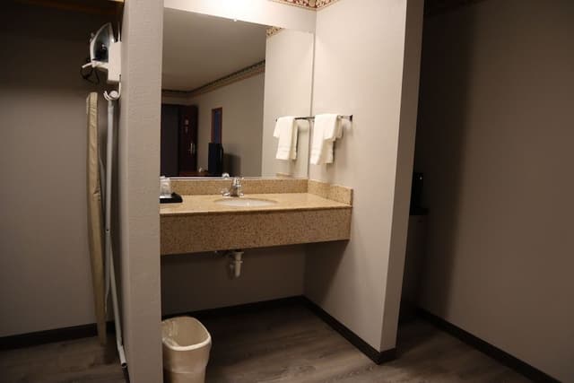 Standard Room, 1 Queen Bed
