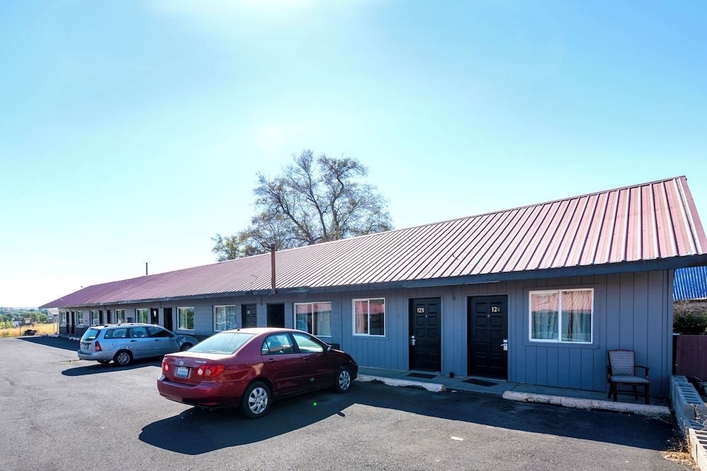 Juniper Motel1