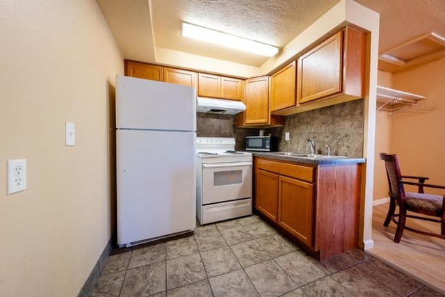 2 Full Bed with kitchenette Non-Smoking