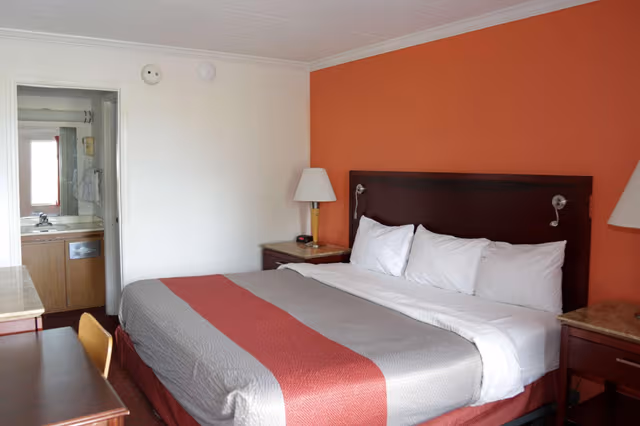 1 QUEEN BED | NON-SMOKING