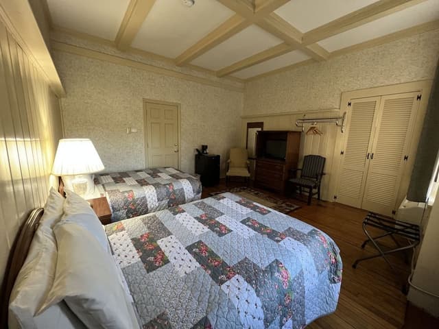 Double Room, 2 Double Beds