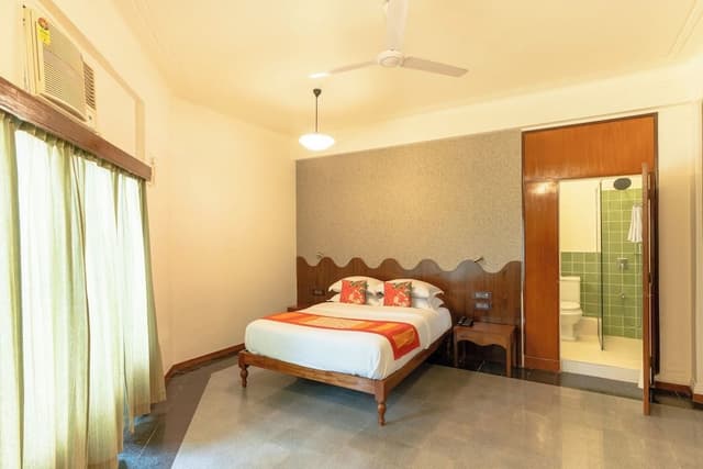 Superior Queens Necklace Suite