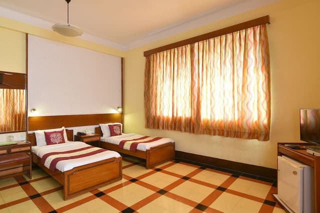 Queens Necklace Suite