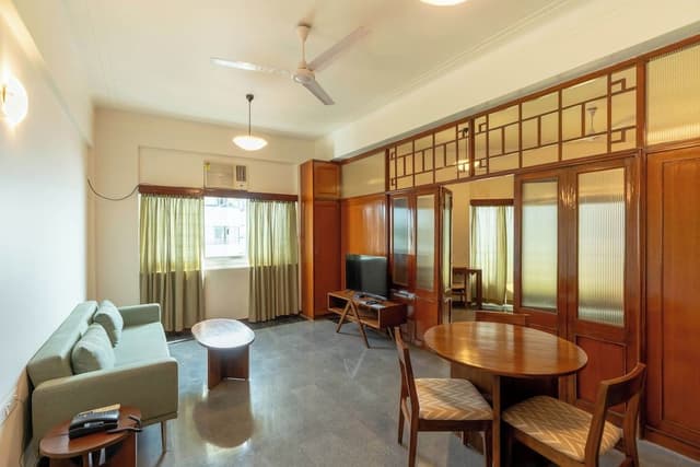 Superior Queens Necklace Suite