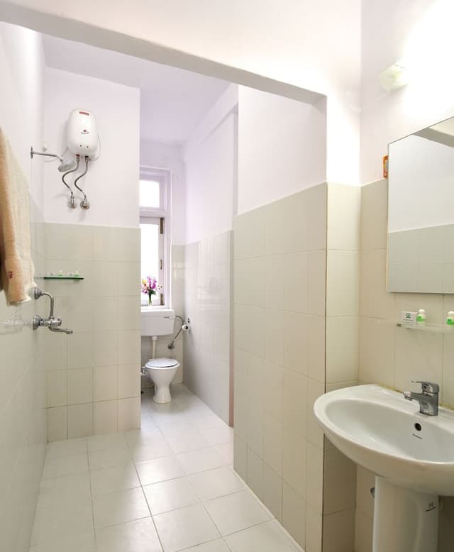 Queen's Necklace Suite
