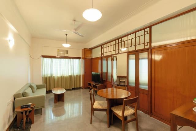 Superior Queens Necklace Suite